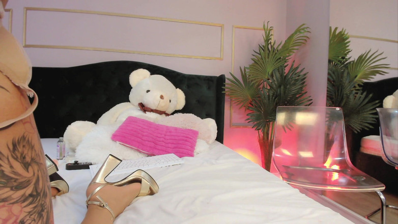 KirraWhite: Красива блондинка, анальний сквірт