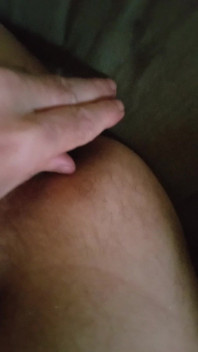 Je joue avec mon trou, comme si ta bite était en moi, je te dis d’enculer mon putain de cul !