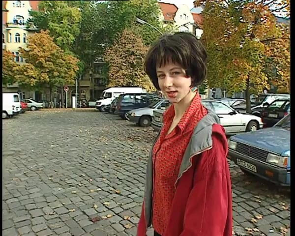 YOUR FIRST PORN: Martina foarte păroasă se expune într-un clip moale, intim