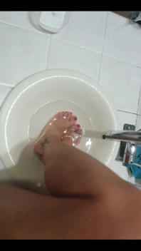 Baking Soda and Sugar Scrub for Soft Feet