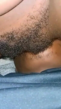 いたずらな女がビッグボスとセックスする。