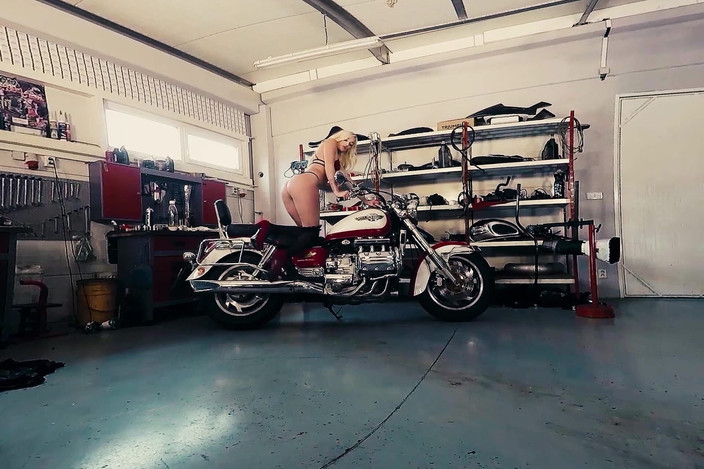 Bikes And Babes TV: 3dvr - 027 - Daisy Lee