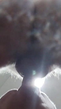 Succhia il cazzo e mi fà godere il mio sperma
