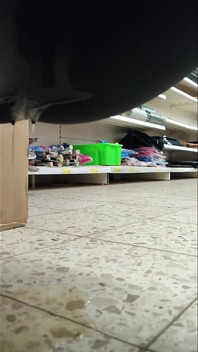 Dirty Slut Pee in Shop Eingepisst