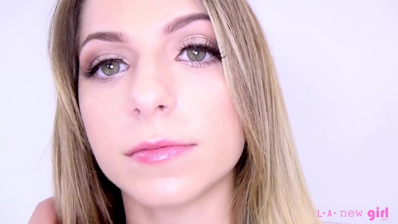 L.A. New Girl: Blond amatorska nastolatka postanawia pieprzyć faceta i połyka jego spermę