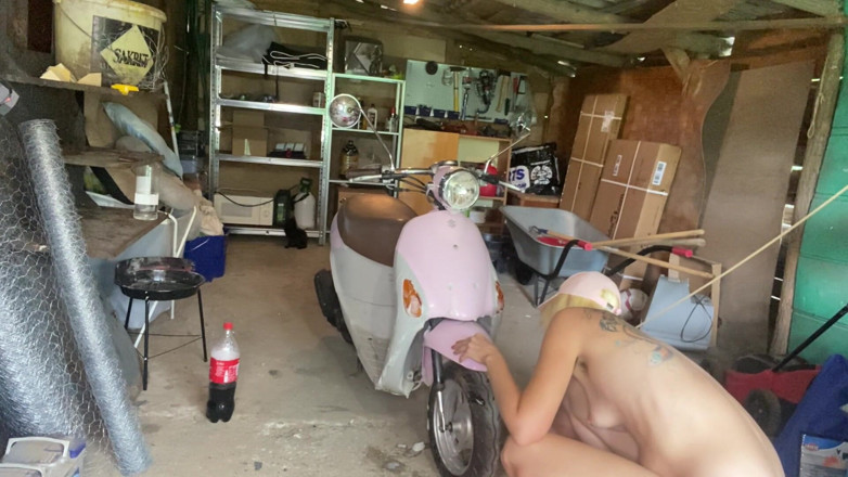Cuteblonde666: baalon vaali larki - motarsaikil ki saphaee