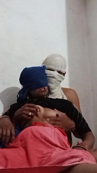 Coppia indiana indiana gode di una sessione di sesso romantico