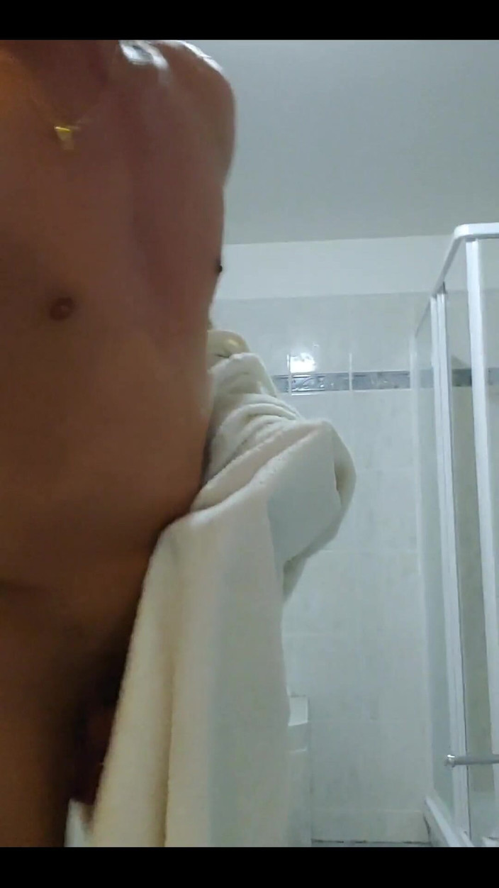 Boy jerking off: L’heure de la douche