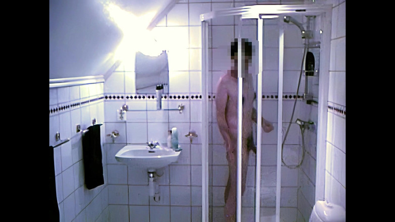 Mark Hannes: Pipi baise et masturbation sous la douche