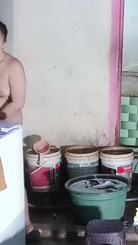 Menari Telanjang Sambil Melancap