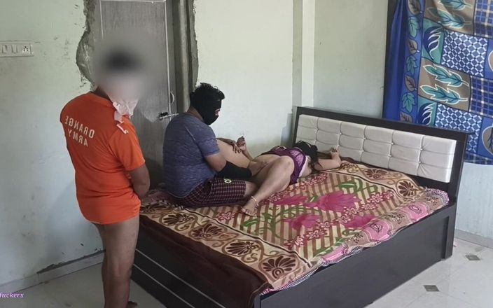 Telugu-fuckers: Telugská rozvodová MILFka bere dva ptáky najednou