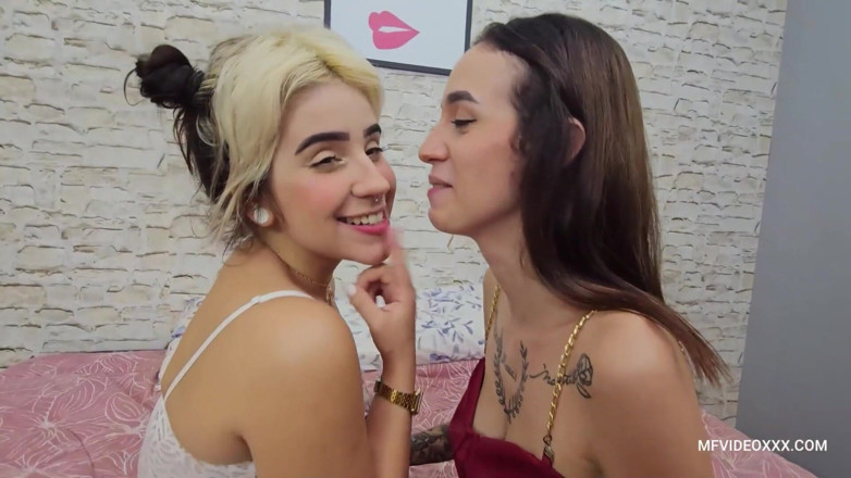 MF Lesbian: 情熱的な舌吸い