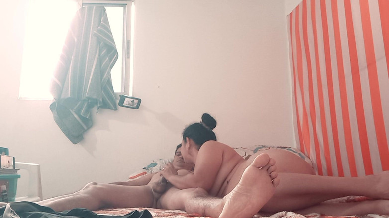 Valkyrie and Luigy Couple: Домашняя работница сосет