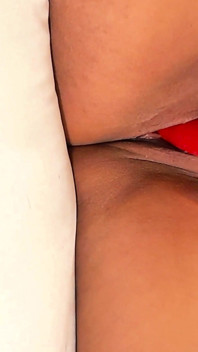 Pinay Solo dengan Dildo Besar