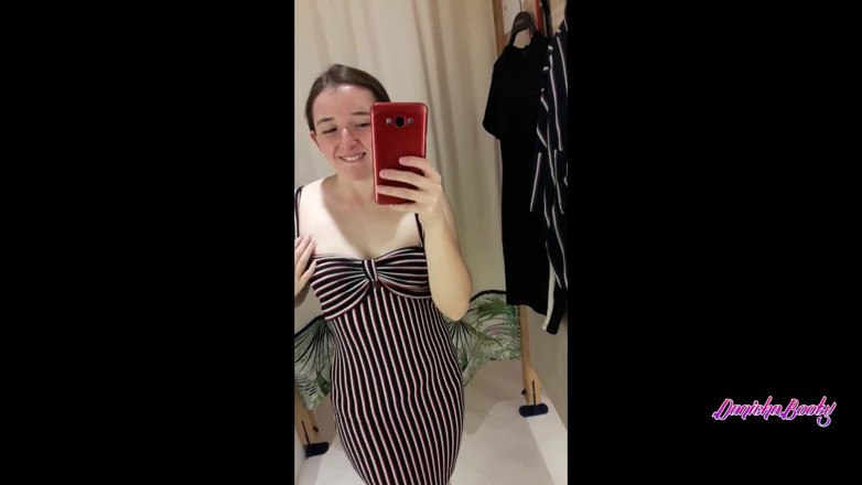 Candy Camille: Une étudiante mignonne s’amuse en se masturbant dans la cabine d’essayage...