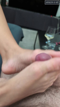Rolig Footjob!