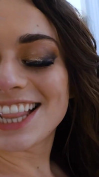 Curvy American Babe Sophia Has Intense Anal Orgasm