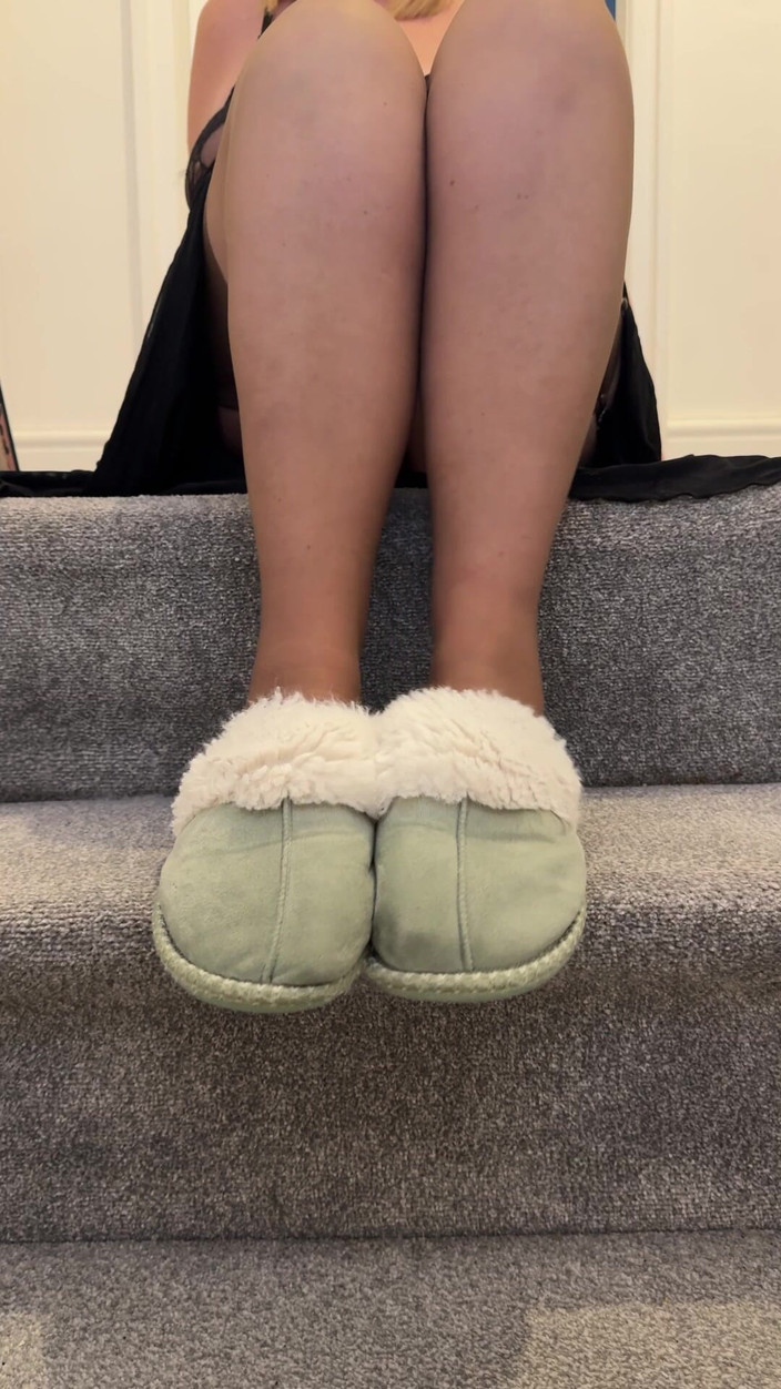catherinecan69: Hot Sweat Feet in Dirty Slippers