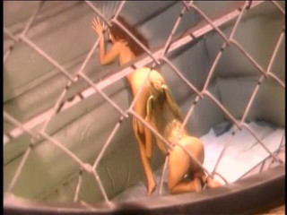 Girl on Girl: Dvě prsaté krásné lesbické holky si spolu hrají těsné kundičky