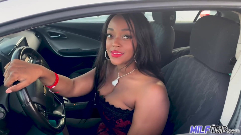 MILF Trip: Buxom ebony sweetheart works over the cock