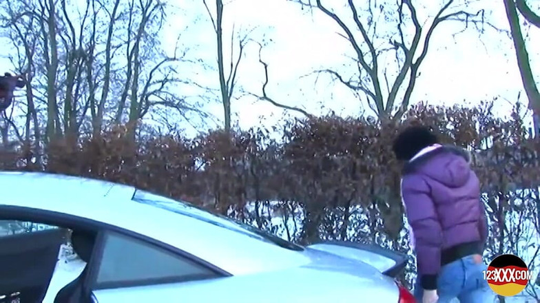 123XXX - 100% Amateurs: Awek Euro comel memerlukan bantuan dengan keretanya