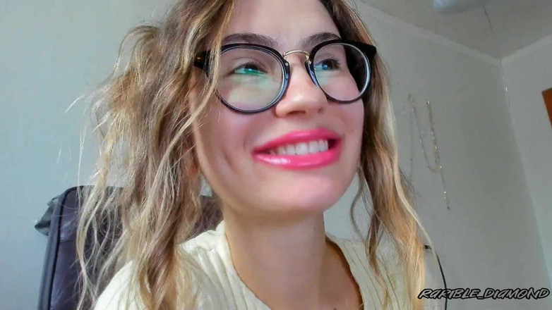 Rarible Diamond: Sesión privada de labios tentadores y curvas irresistibles