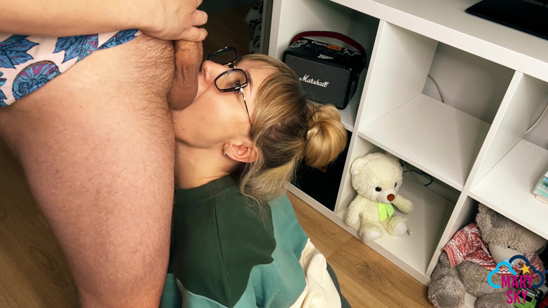 Mary_Sky: Slutty Family! Stepfather Massively Poured Semen on My Face. Deep...
