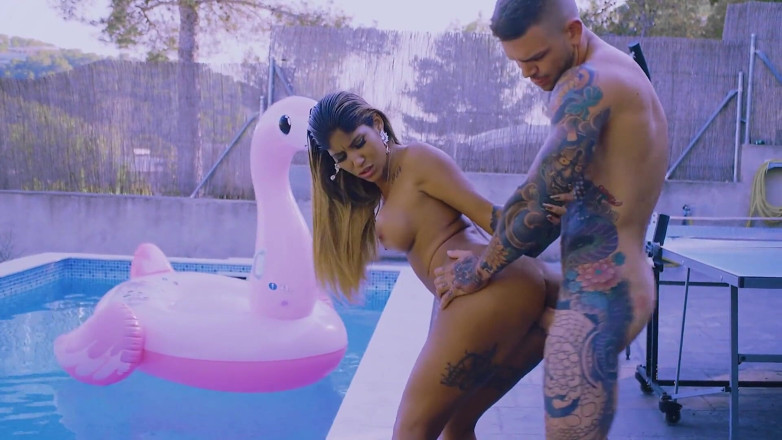 Club Anissa Kate: Venus Aphrodite, copiously expanded by the pool