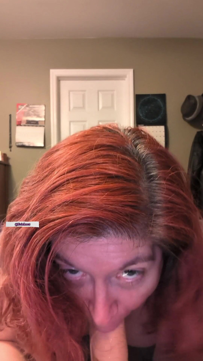 Elianna: GILF potřebuje vaše sperma