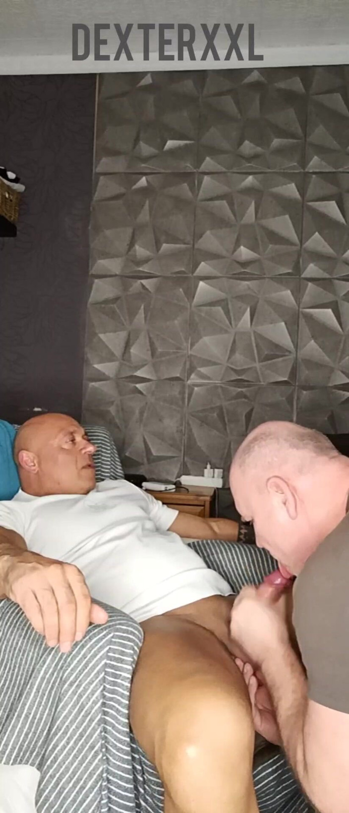 Mr. Guru: Dexterxxl suge-mi culturistul sedus