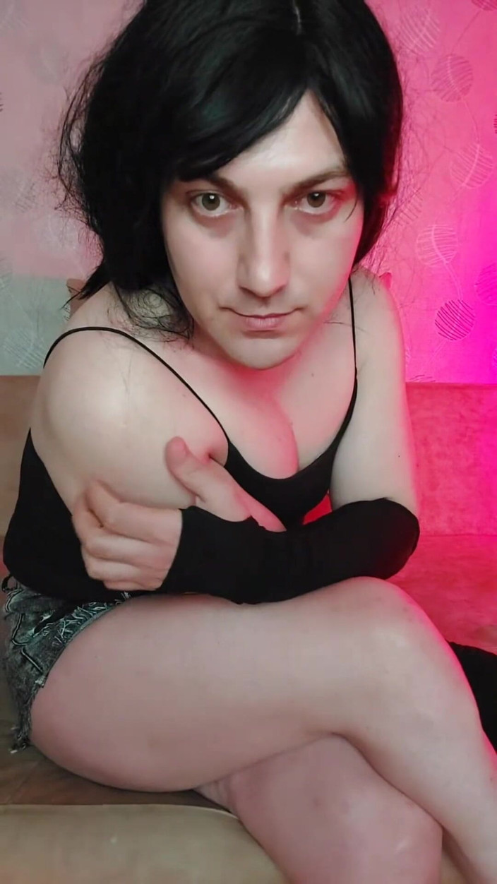 Kitty_Cross: Tenaga Feminin Dalam Setiap Langkah