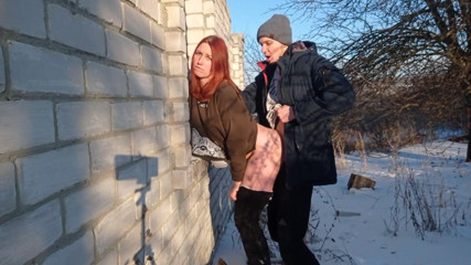 SweetAndFlow: Venkovní sex v zimě - Chlap mě tvrdě šuká