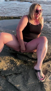 Lena cox - masturbasi muncrat di pantai