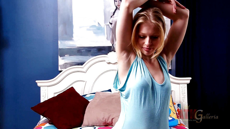 ATK Solo: 바이브레이터로 자신을 기쁘게 하는 고딩