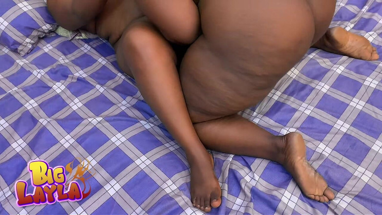 Big Layla: Kameraman skočil na 2 lesbičky