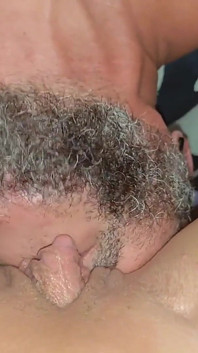 Je détruis mon gros clito excité !