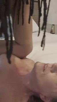 Amanda Kasbh nu se aștepta la toată pula asta, apoi este umplută cu spermă