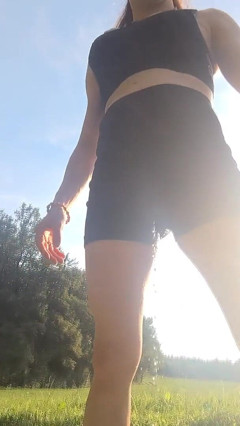 Jogging with a Full Bladder! Great Tranny Wetting with a Huge Beam Straight Down!