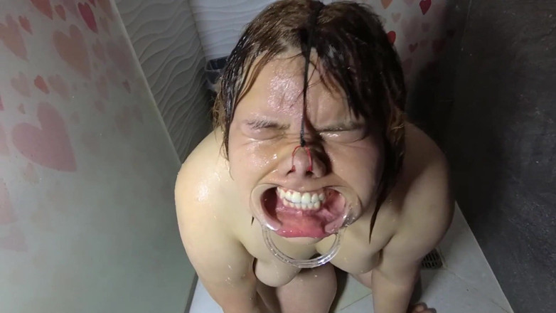 Sado Hentai: Я писаю на ее лицо, я плю на ее лицо и я кончаю на ее зубы