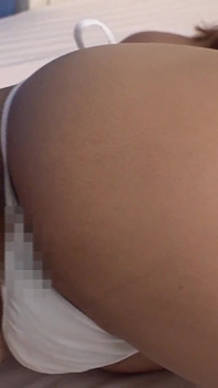 Wanita Menikah Cantik Yui Memakai Pakaian Fetish Pantat Strip Erotis