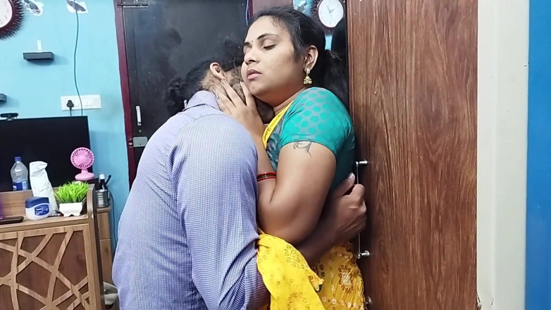 Vaishnavysharunraj: Mallu heet meisje half saree romantiek met Lip Lock, Desi...