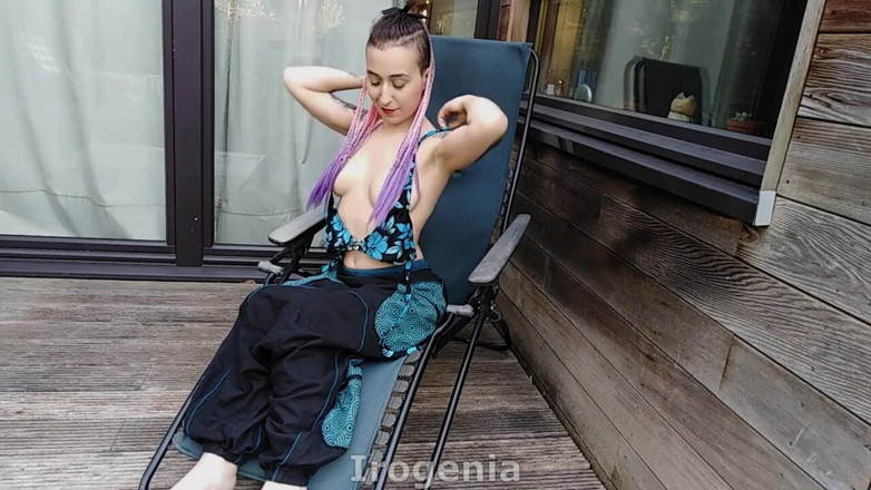 Irogenia: Hippie Dildos đôi thâm nhập ngoài trời