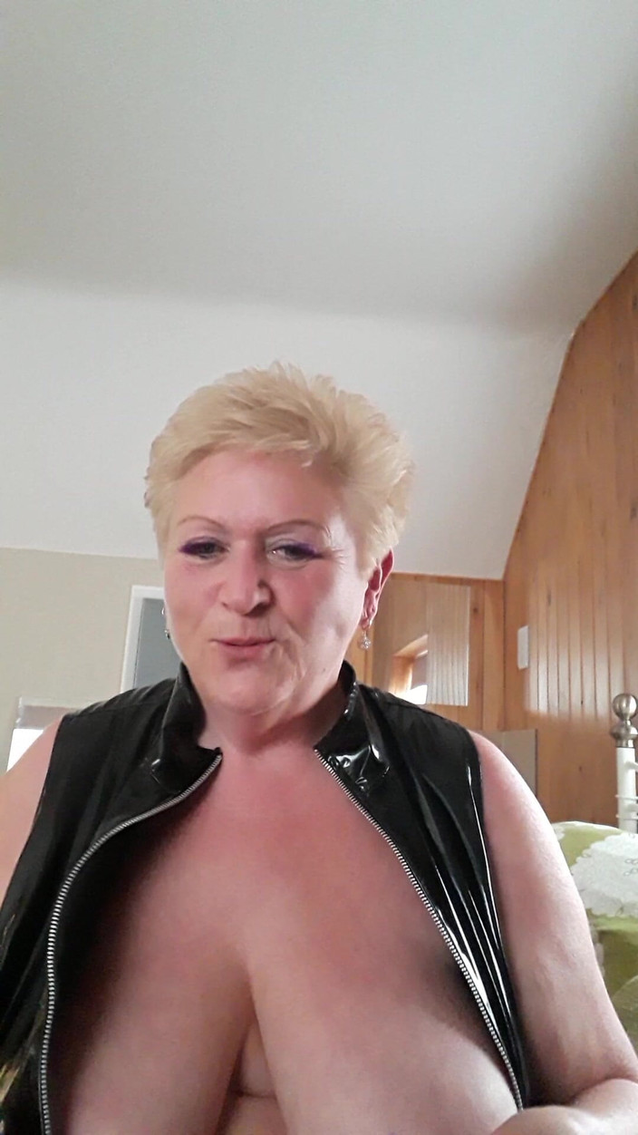 Uk Joolz: Hraní s robertkem v mém zadku