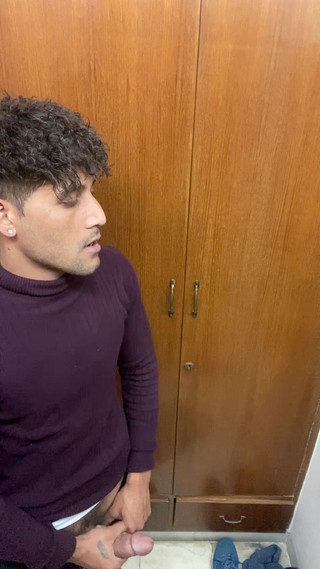 WeakBond365: Aku lagi asik nikmatin di hari Minggu sama kontolku yang...