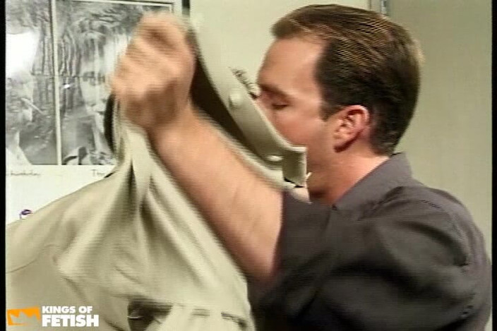 Gay Diaries: Tio cachondo mama y monta la gran polla de su...