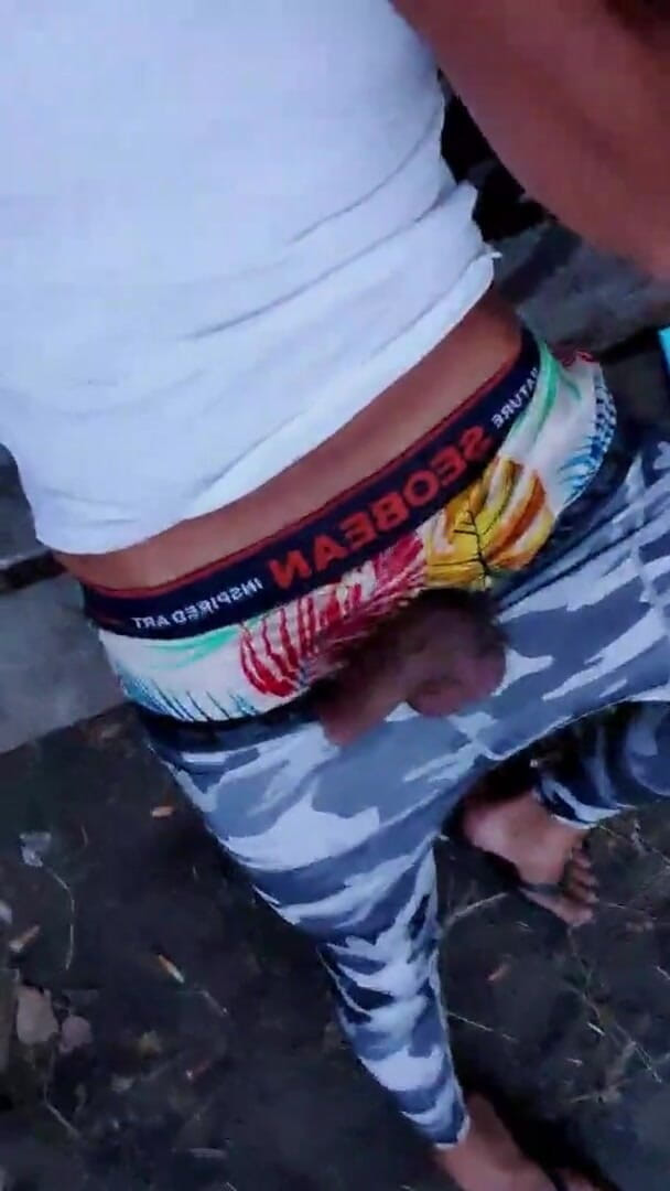 Slutboyben: Exhibitionniste publique