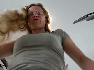 Annika Rose: Đầy lông - đầy bàng quang