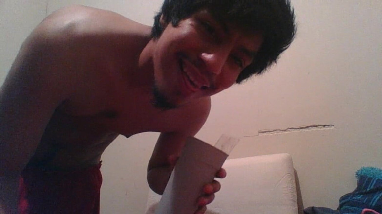 AlexAlejandro13: Проливаю молоко на постель моей сводной сестры