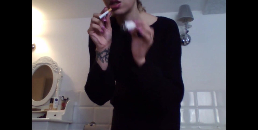 savannahamatoriale: Fetish merokok! Lihat Bagaimana Saya Berehat Diri Saya Di WC...
