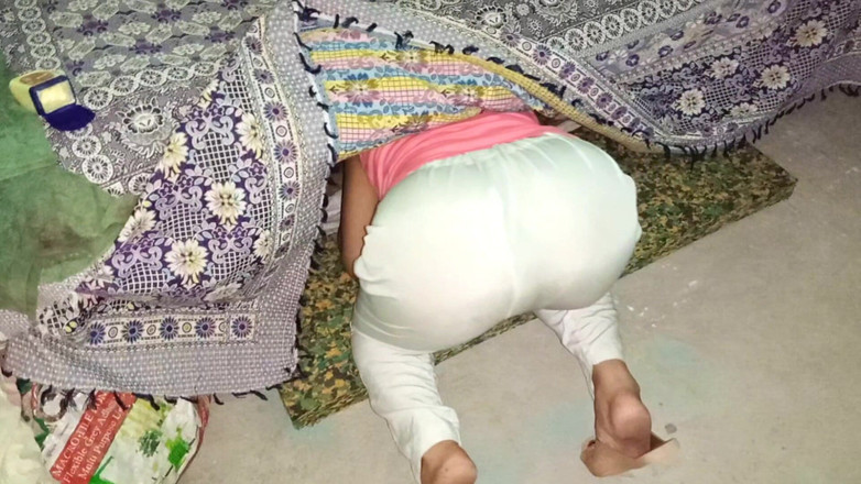 Netu: 我的印度女仆被卡住并被干